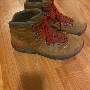 Danner Mountain 600